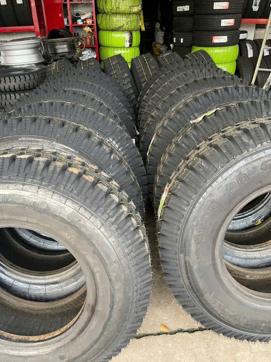 Lốp Xe Ô Tô Đắp: Giải Pháp Tiết Kiệm Cho Doanh Nghiệp Vận Tải